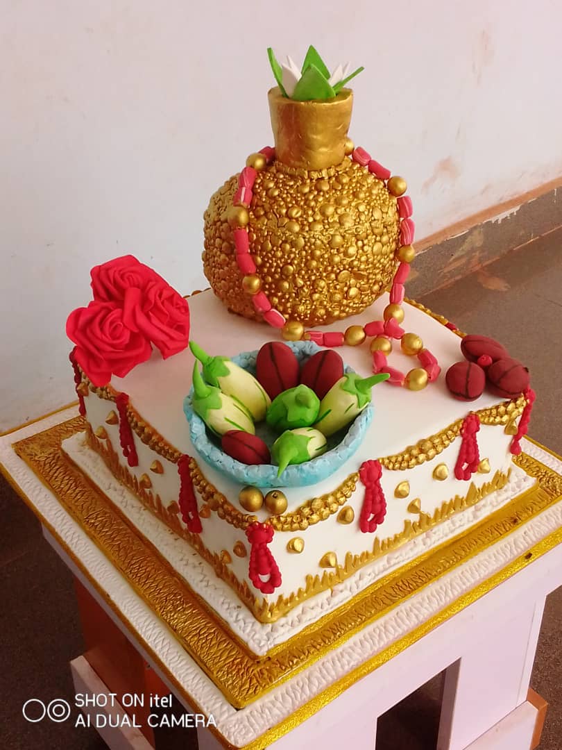 Alice Traditional Wedding Cake - Rashmi's Bakery